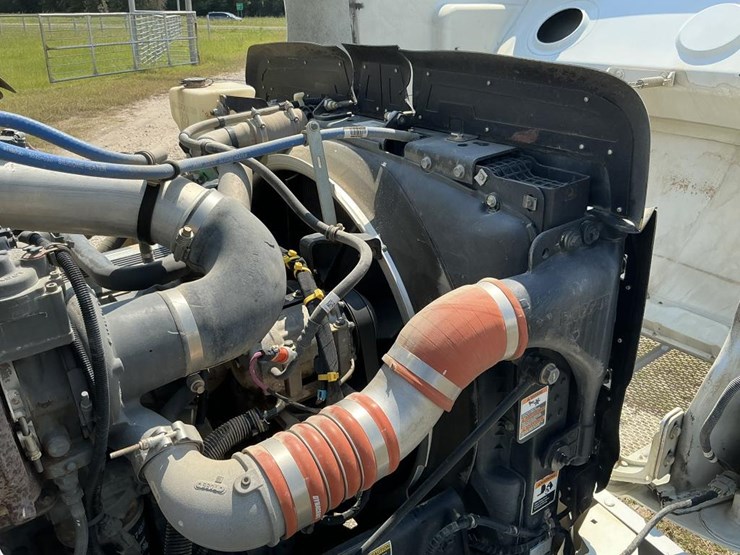 2020-peterbilt-337-image-38
