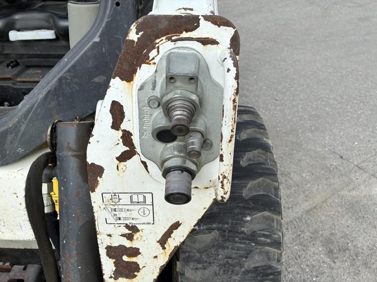 2021-bobcat-s590-image-7