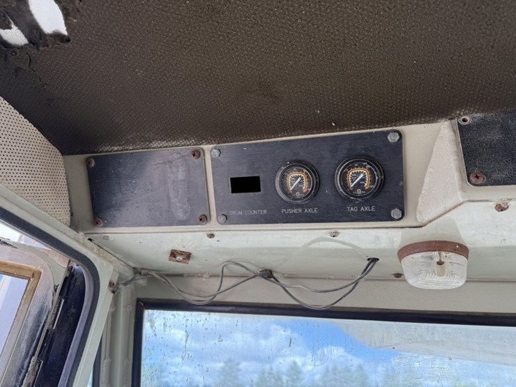 #1553-•-1991-oshkosh-mixer-truck-image-21