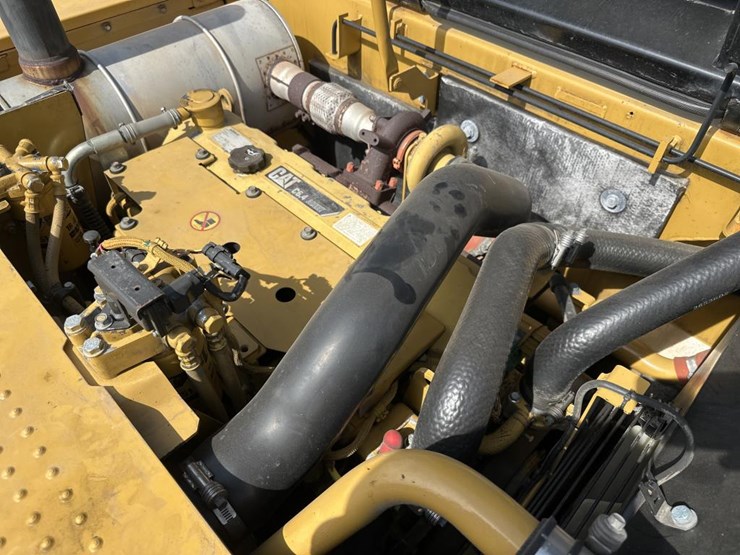 2011-caterpillar-320d-image-61