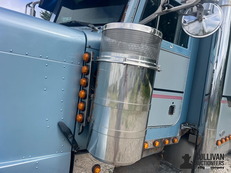 2003-peterbilt-379-image-12