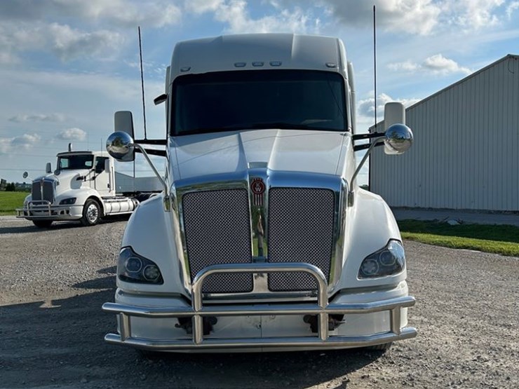 2020-kenworth-t680-image-2