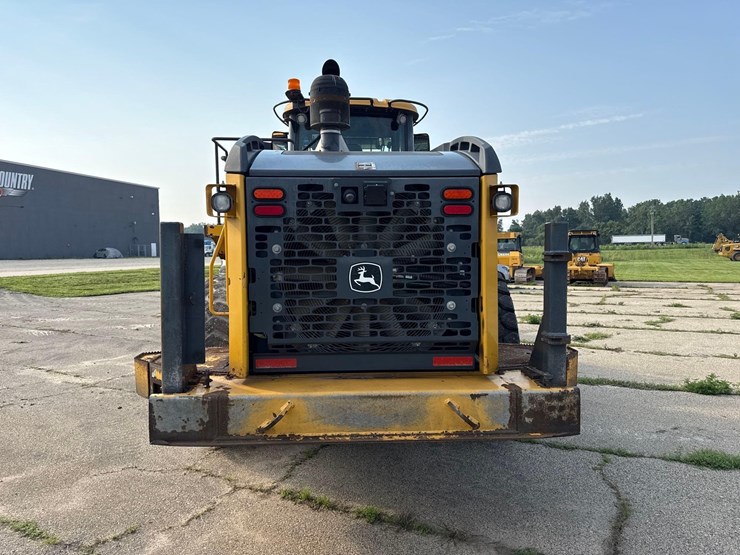 2016-deere-744kii-image-4