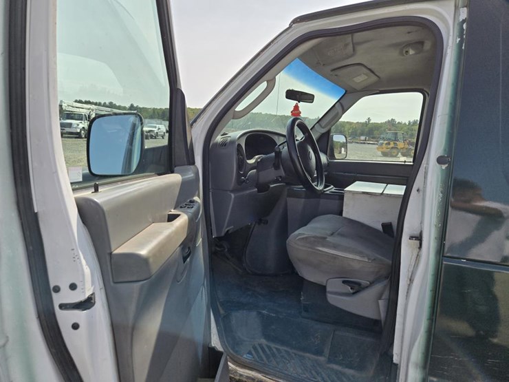 2008-ford-e250-image-44