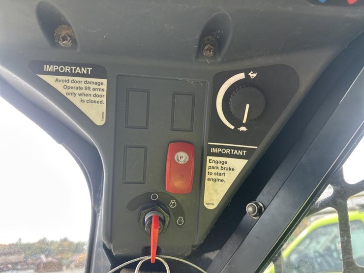 2014-deere-326e-image-39