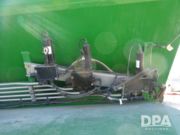 2020-john-deere-2020-image-33