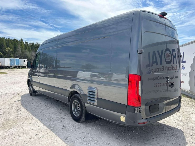 2021-mercedes-benz-sprinter-4500-image-4