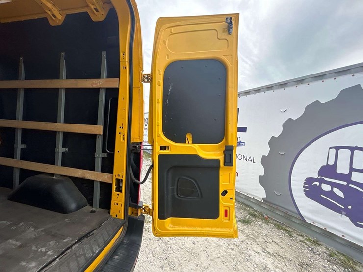 2020-ford-transit-image-27