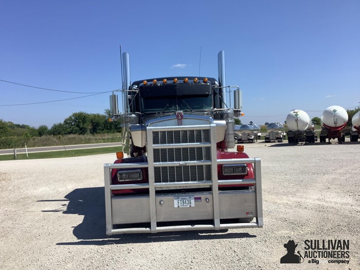 2016-kenworth-w900-image-2