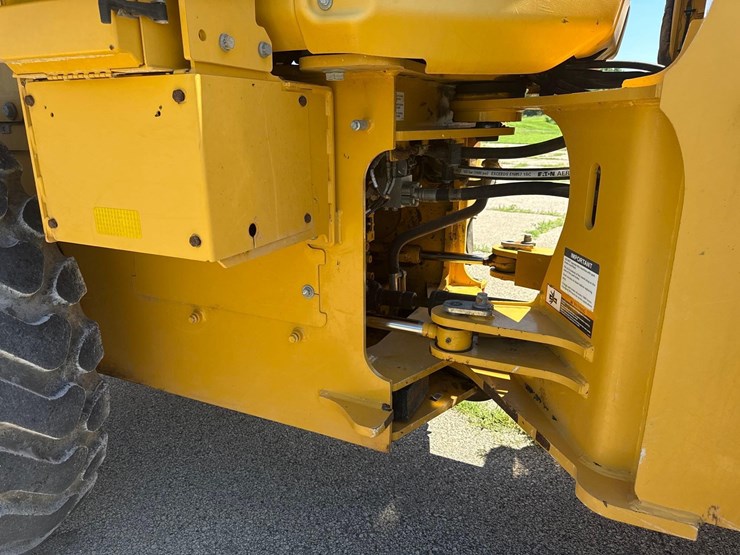 2019-deere-524l-image-11
