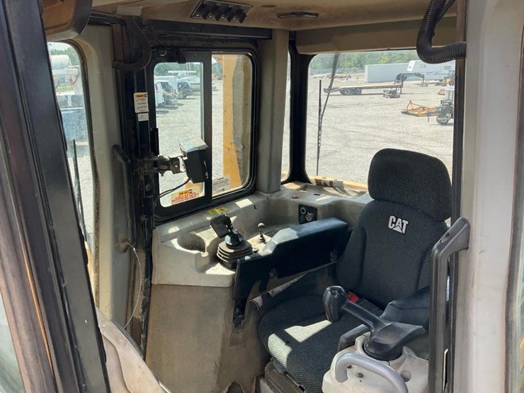 2012-caterpillar-d6t-lgp-image-53