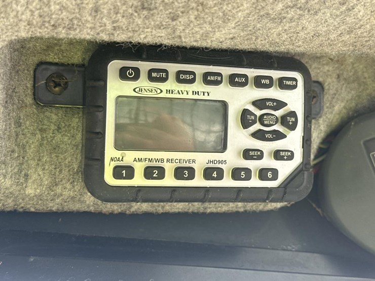 2014-deere-326e-image-43