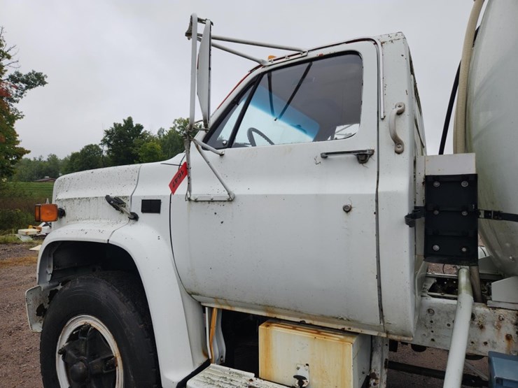 #1647-•-1976-gmc-fuel-truck-image-10