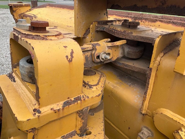 2012-caterpillar-d6t-lgp-image-12