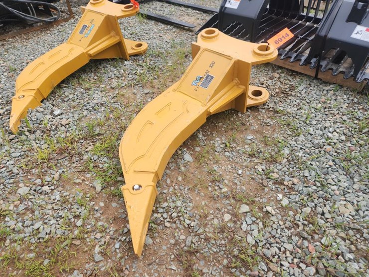 caterpillar-320-image-1
