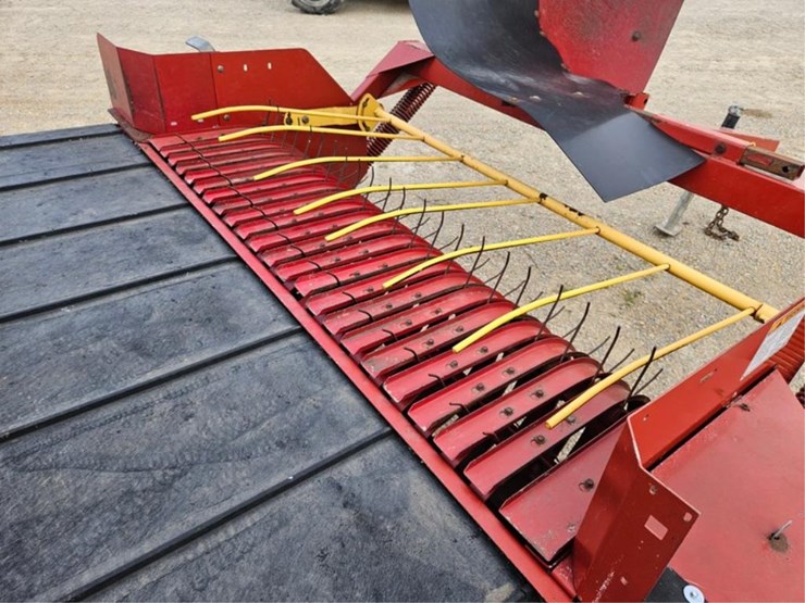 new-holland-166-image-12