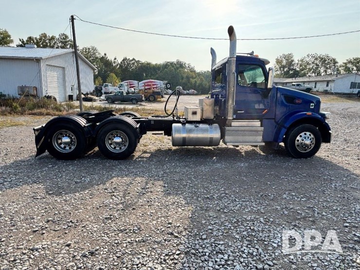 2019-peterbilt-567-image-8