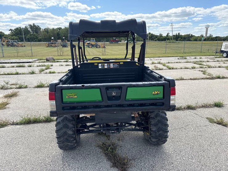 2018-john-deere-gator-image-3