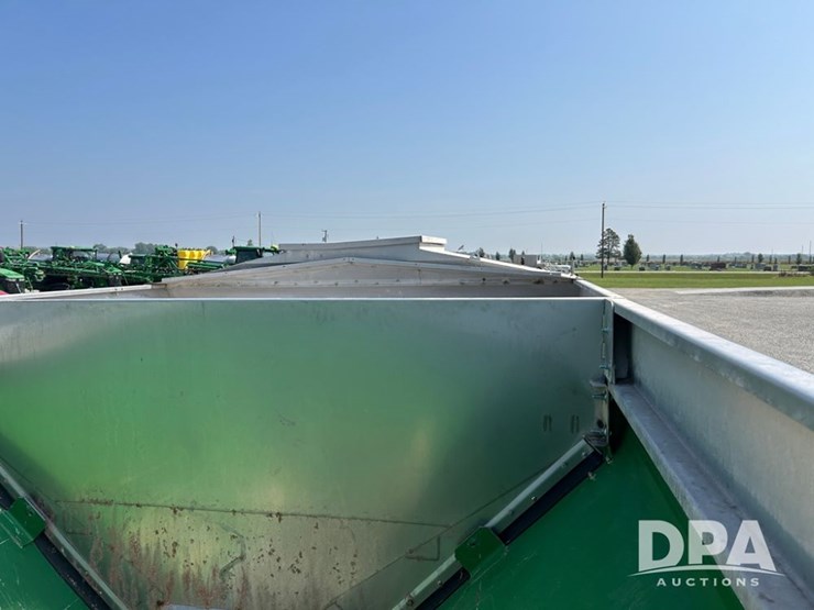 2020-john-deere-2020-image-34