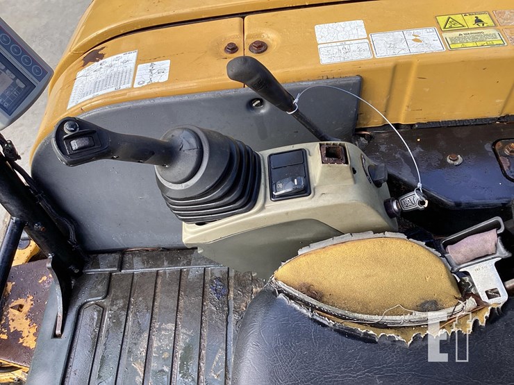 2015-caterpillar-305.5e2-cr-image-17