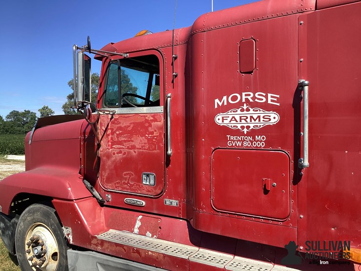 1997-freightliner-fld120-image-9