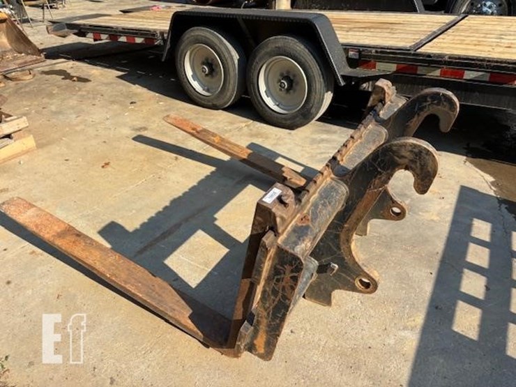caterpillar-420d-image-2