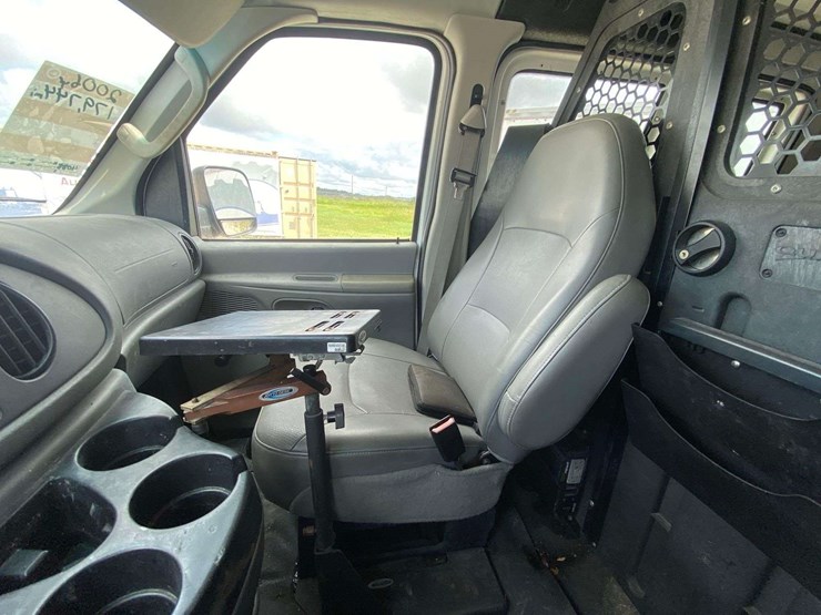 2006-ford-cargo-image-18