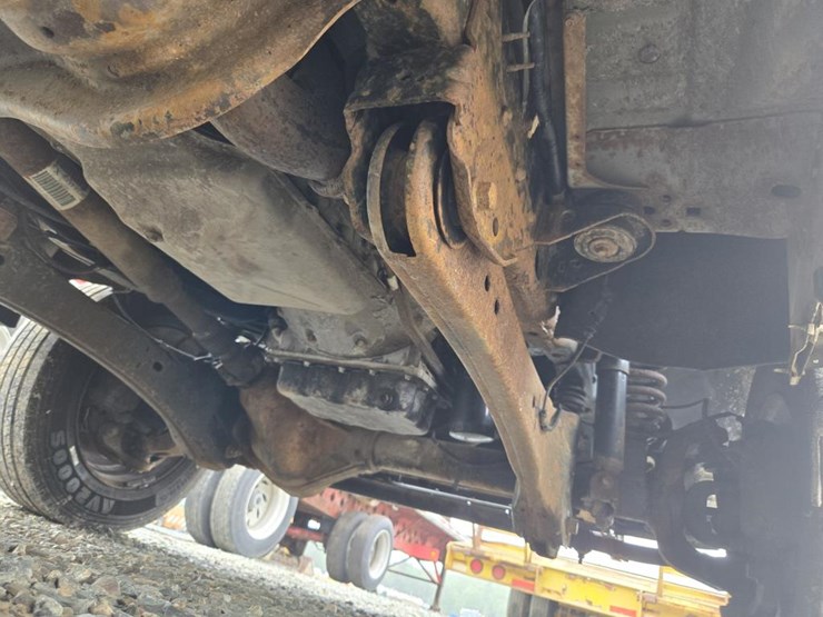 2011-ford-f550-image-43