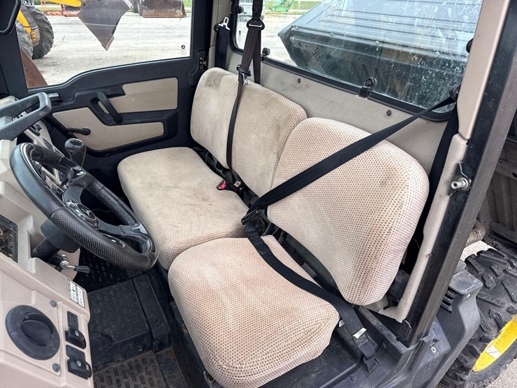 2020-john-deere-gator-image-18