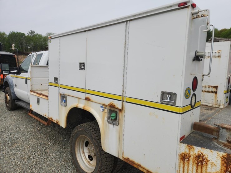 2011-ford-f550-image-25