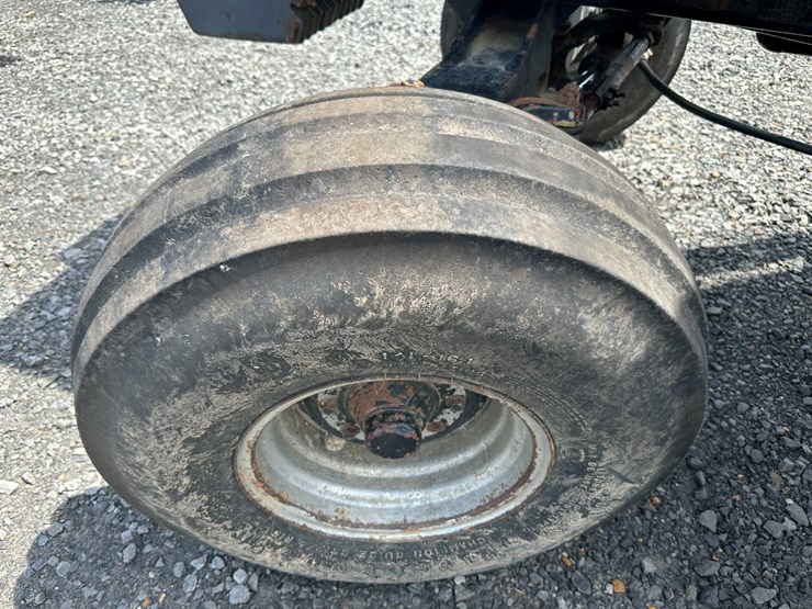 #32184-•-inop-case-international-7140-tractor-image-8