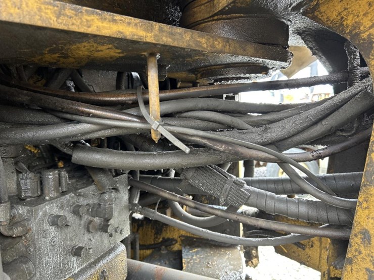 2014-deere-824k-image-44