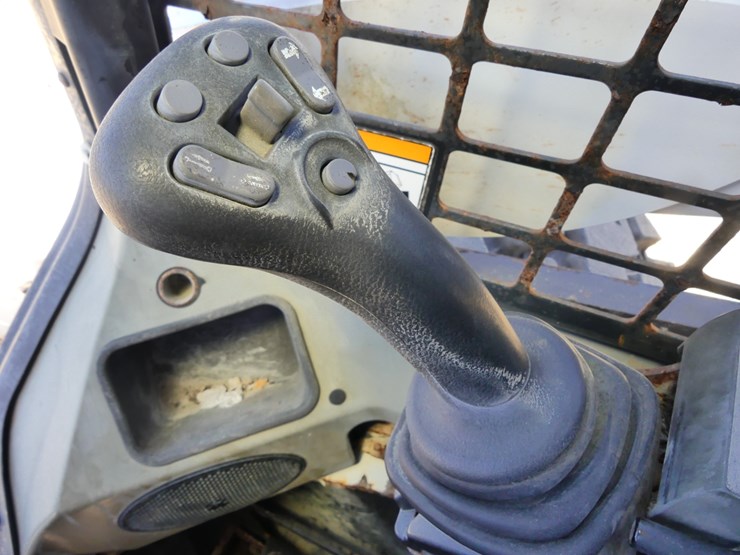 2012-bobcat-s850-image-13