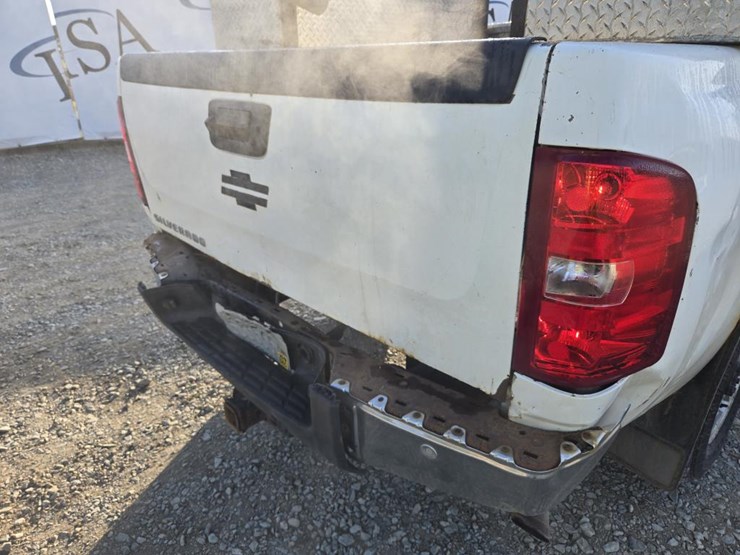 2012-chevrolet-silverado-2500-image-28