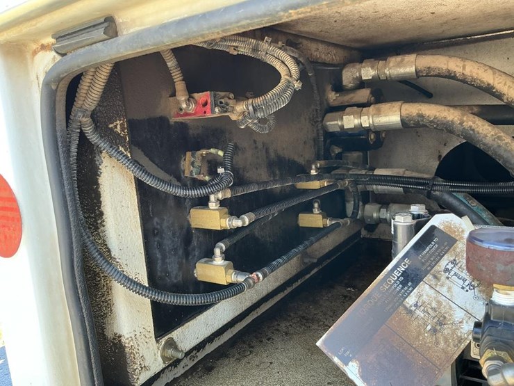 2020-peterbilt-337-image-64