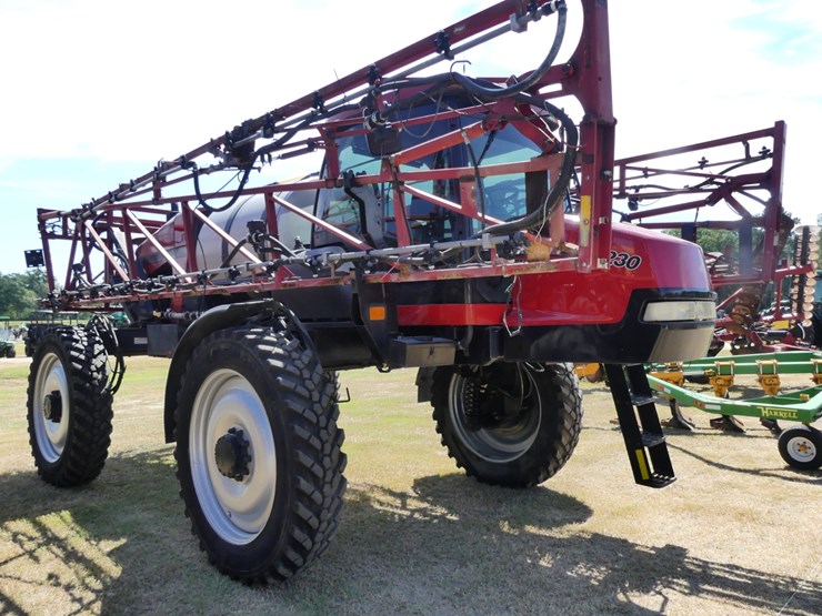case-ih-patriot-3250-image-2