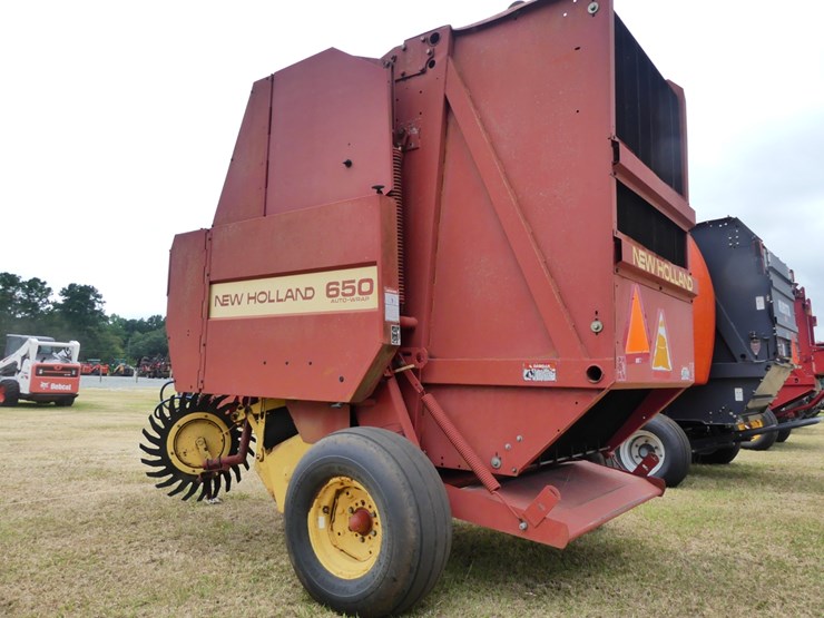 new-holland-650-image-4
