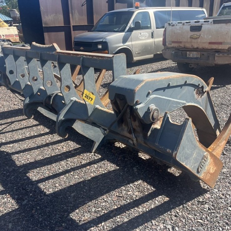 #2677 • JRB Approx 136“ Loader Grapple