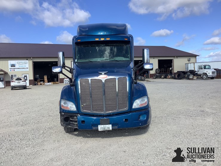 2019-peterbilt-579-image-2