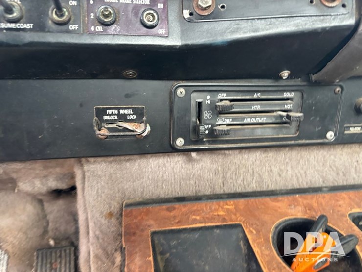 1995-ihc-9400-dry-tender-truck-(pz13881)-image-74