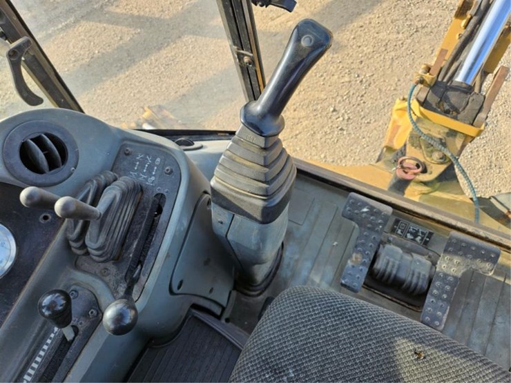caterpillar-430d-image-48