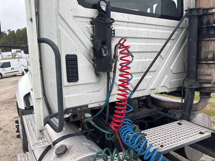 2011-international-prostar-image-16