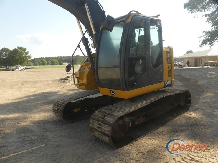2020-deere-135g-image-1