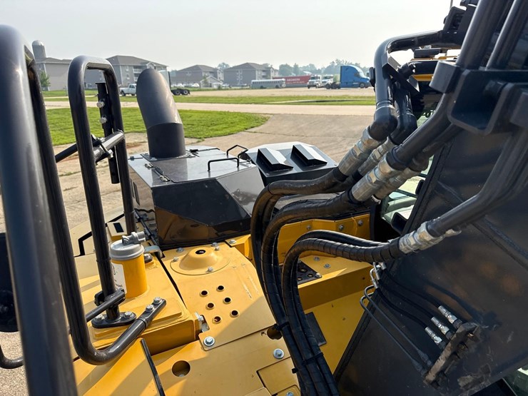 2022-deere-135g-image-20