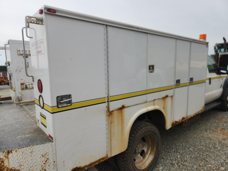 2011-ford-f550-image-26