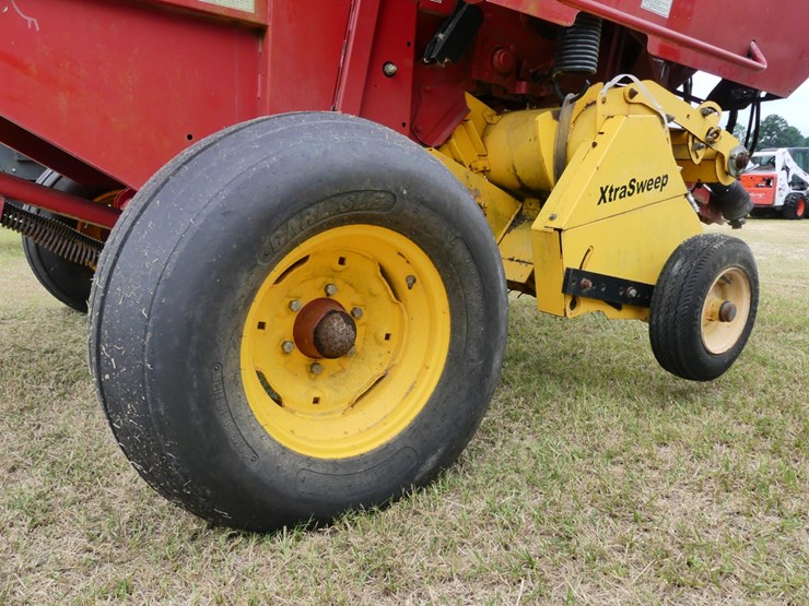 2013-new-holland-br7060-image-6