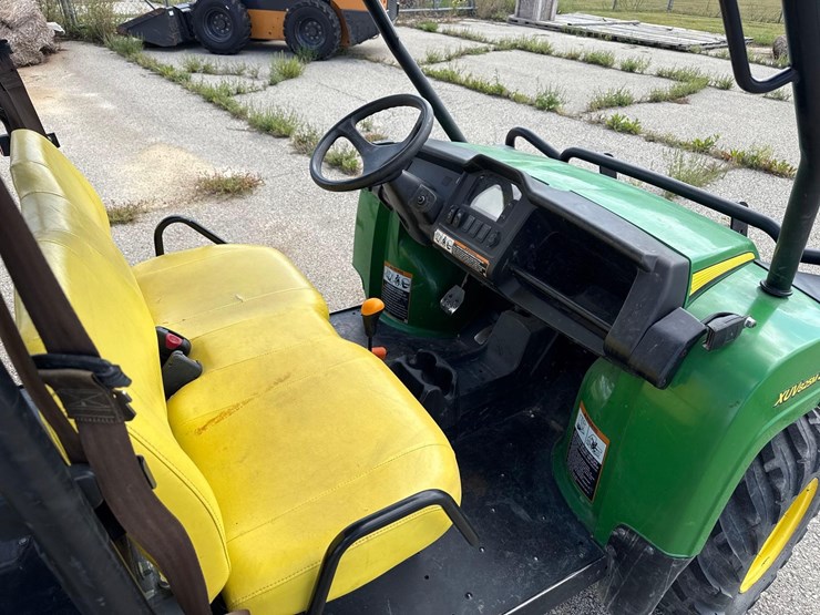 2018-john-deere-gator-image-7