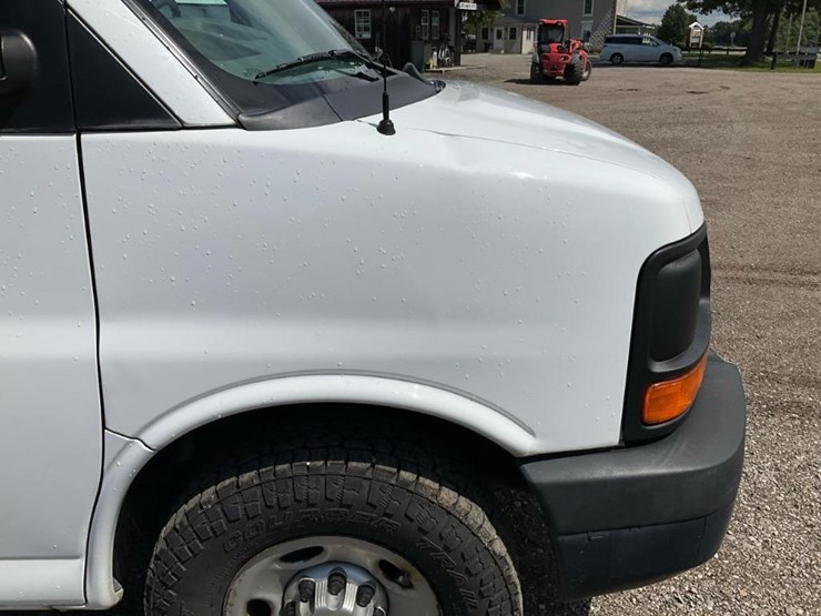 2013-chevrolet-express-g2500-image-36