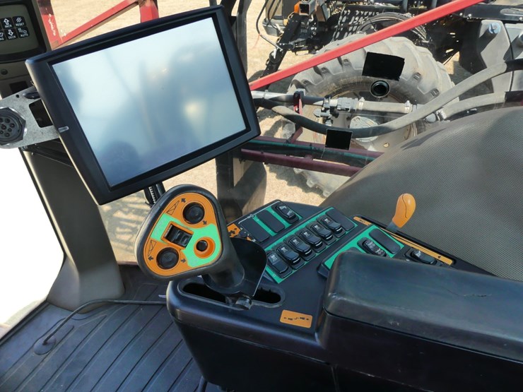 case-ih-patriot-3250-image-14