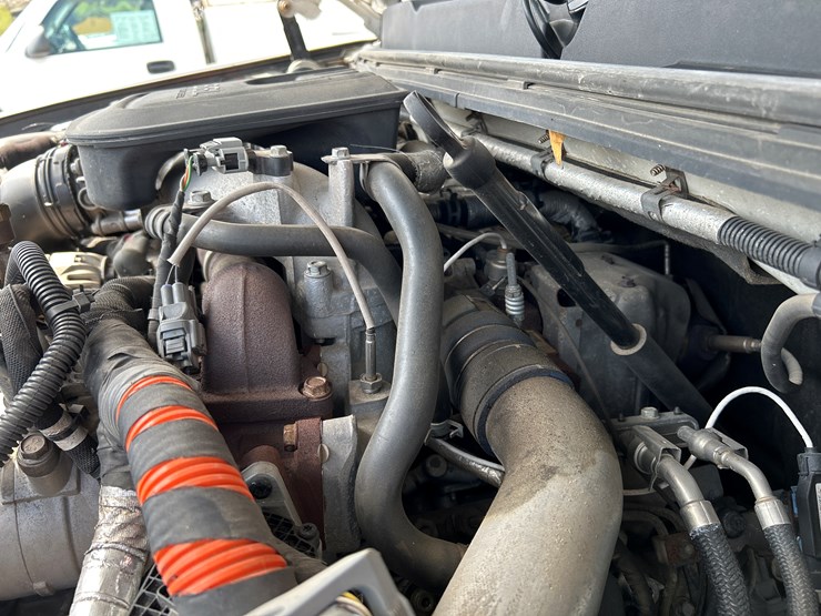 2014-chevrolet-3500-image-37